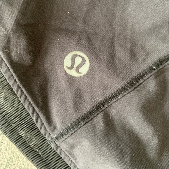 🍋 Lululemon Black Low Rise 2.5” Shorts - Picture 3 of 5